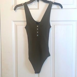 Express bodysuit with tag